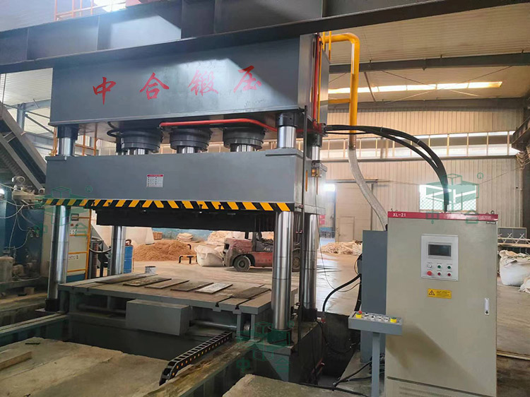 1200噸四柱液壓機(jī) 1200噸四柱液壓機(jī)