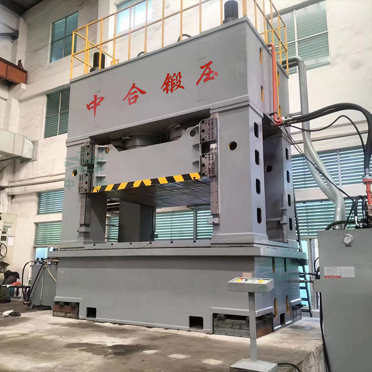 2000噸框架式液壓機客戶現(xiàn)場.jpg 2000噸框架式液壓機客戶現(xiàn)場.jpg