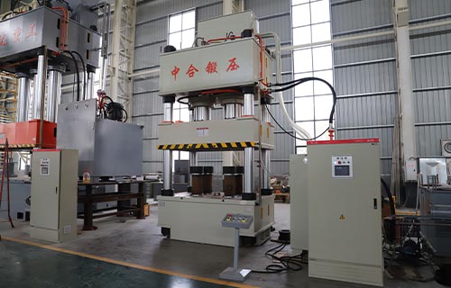 購買800噸四柱液壓機(jī)時(shí)需要考慮哪些因素？